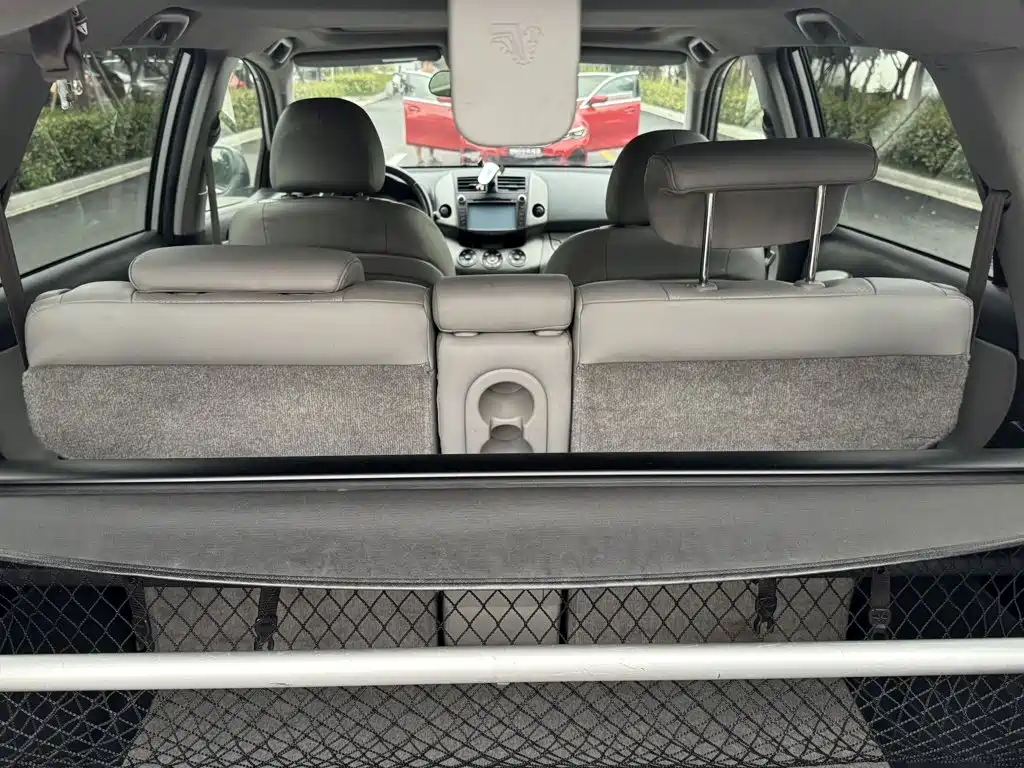 Toyota RAV4 — миниатюра 16