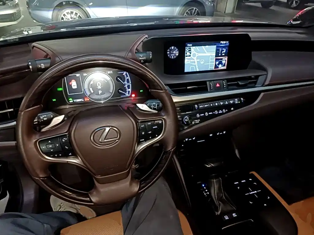 Lexus ES — миниатюра 10