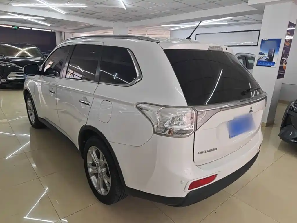 Mitsubishi Outlander (Import) — миниатюра 5