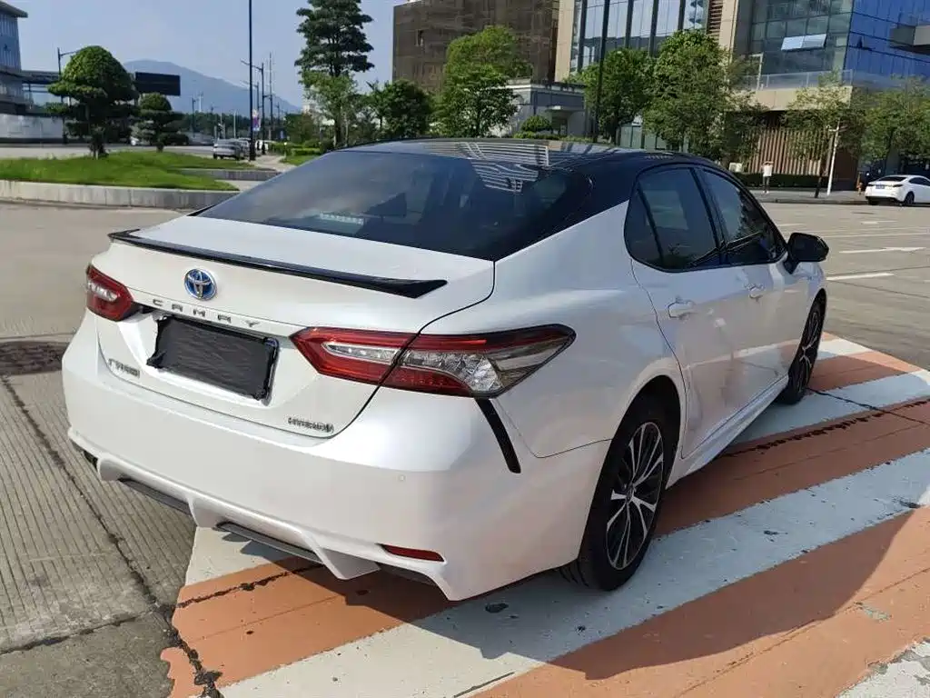 Toyota Camry — миниатюра 9