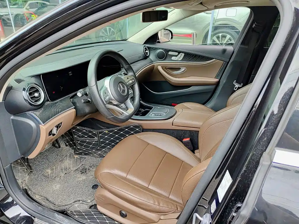 Mercedes-Benz E-Class — миниатюра 7