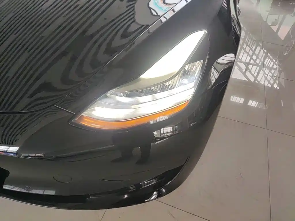 Tesla Model 3 — миниатюра 24