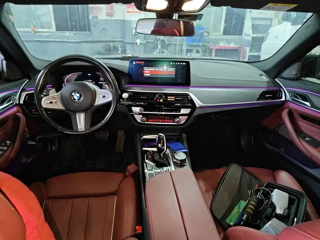 BMW 5 Series — миниатюра 13