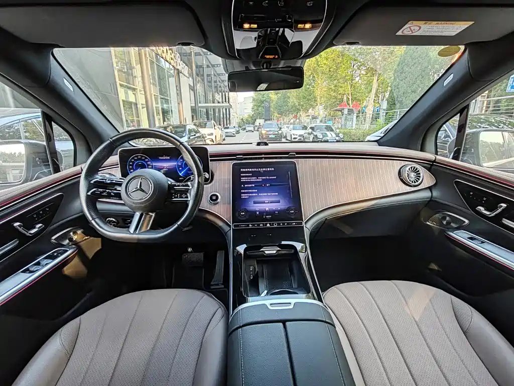 Mercedes-Benz EQE SUV — миниатюра 9