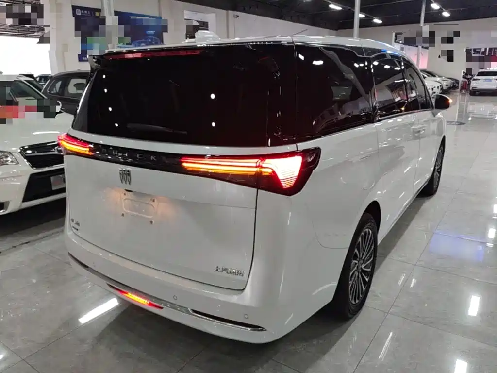 Buick GL8 Hybrid — миниатюра 7