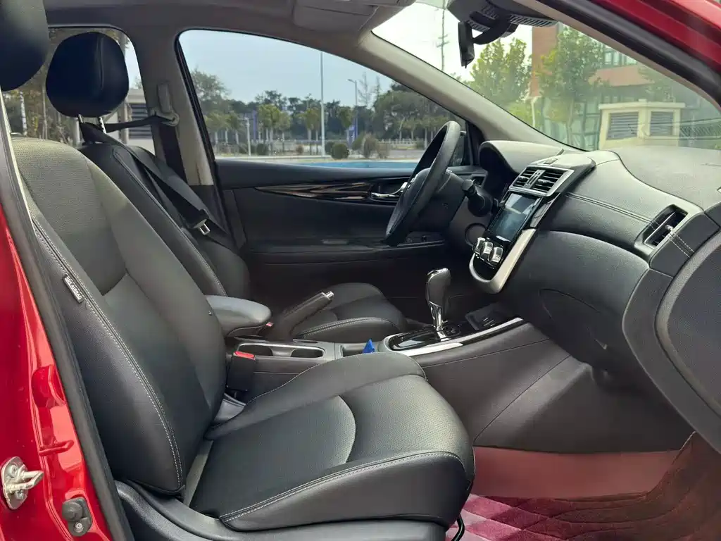 Nissan Tiida — миниатюра 6
