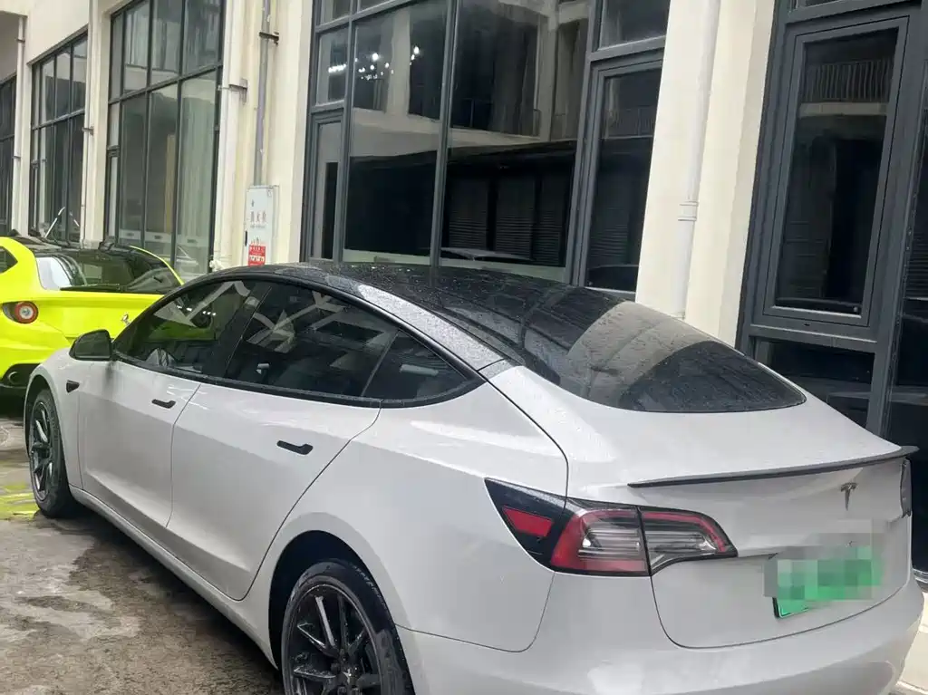 Tesla Model 3 — миниатюра 13