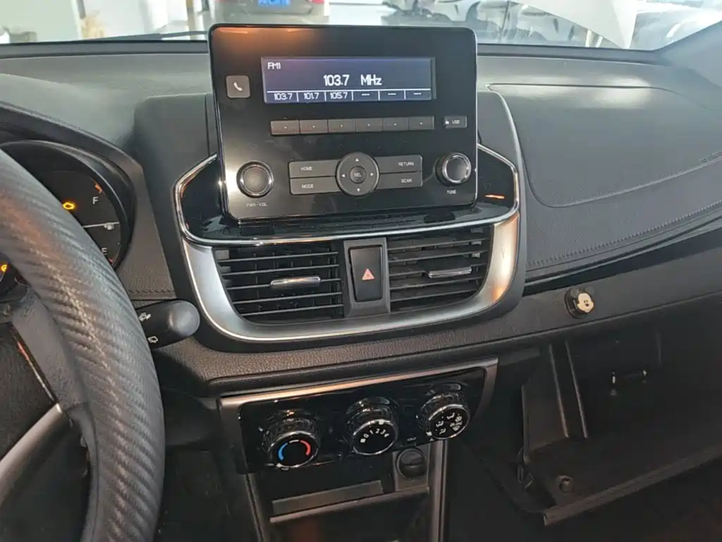 Toyota Yaris L — миниатюра 13