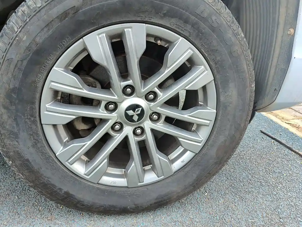 Mitsubishi Pajero Sport (Import) — миниатюра 8