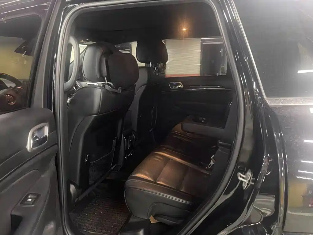 Jeep Grand Cherokee (Import) — миниатюра 7