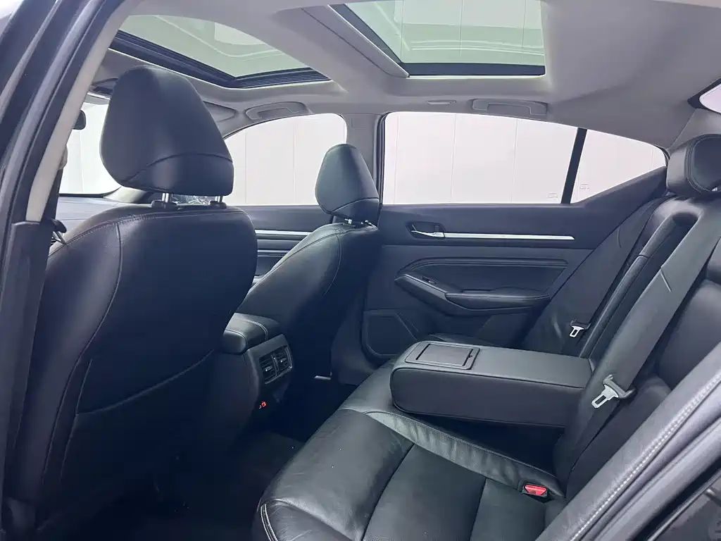 Nissan Teana — миниатюра 9