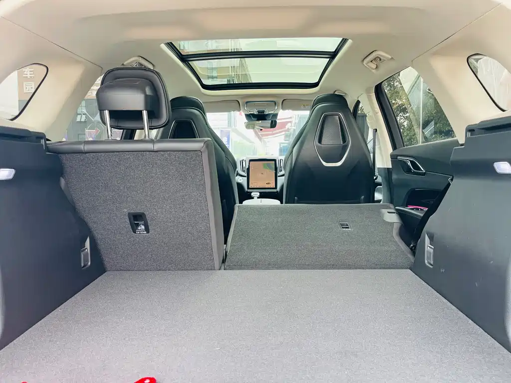Hongqi Hongqi HS3 PHEV — миниатюра 18