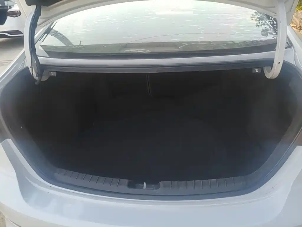 Hyundai Elantra — миниатюра 19