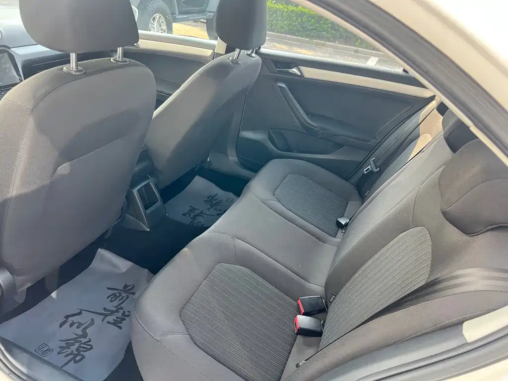 Volkswagen Jetta — миниатюра 6