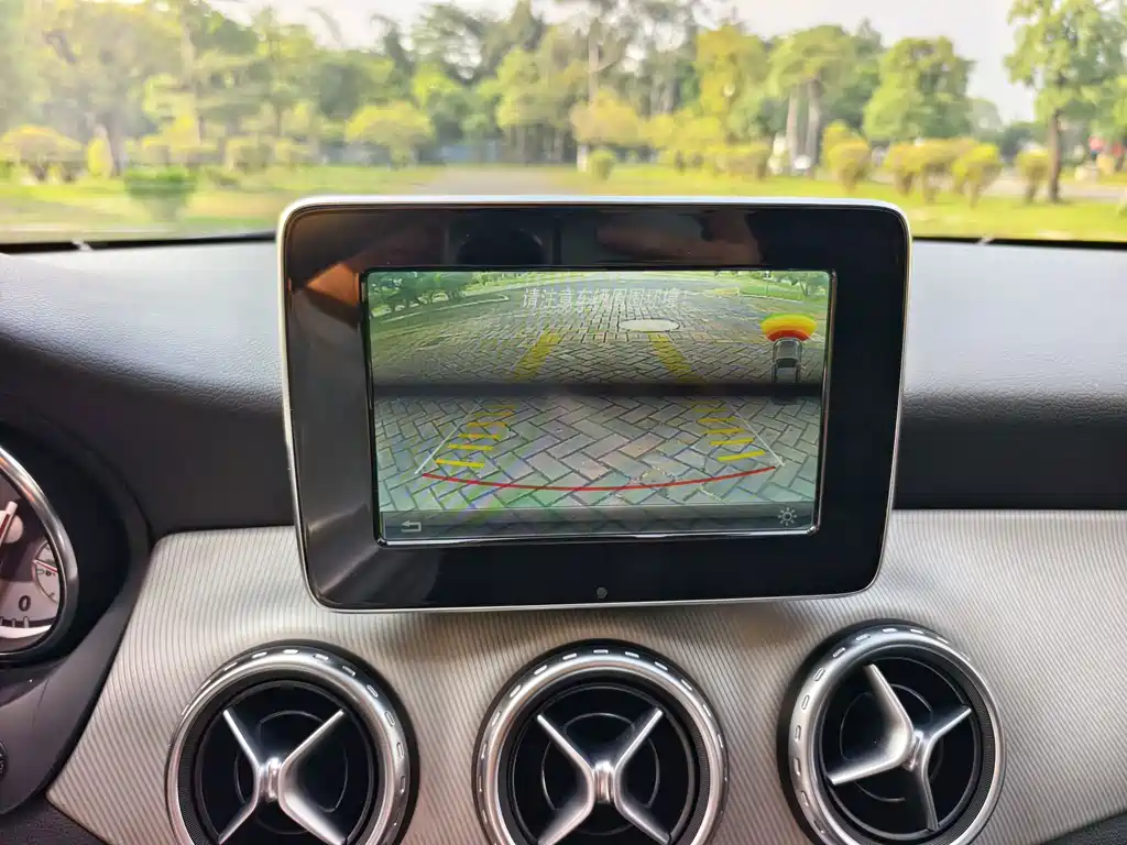 Mercedes-Benz GLA — миниатюра 11