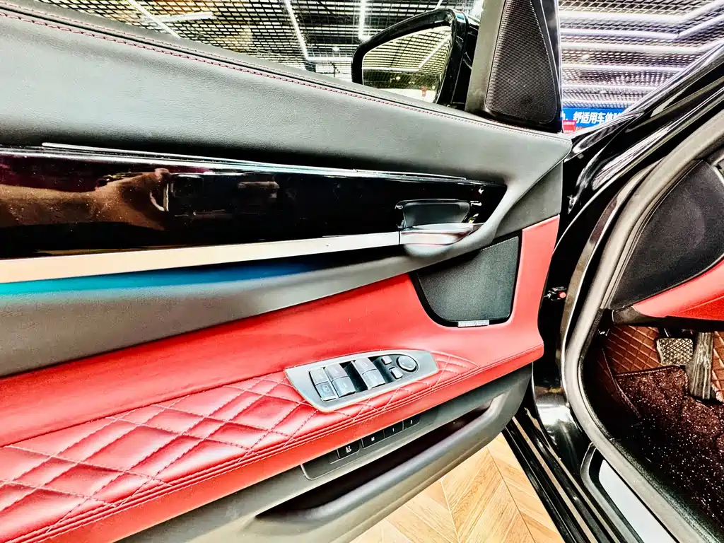 BMW 7 Series — миниатюра 9