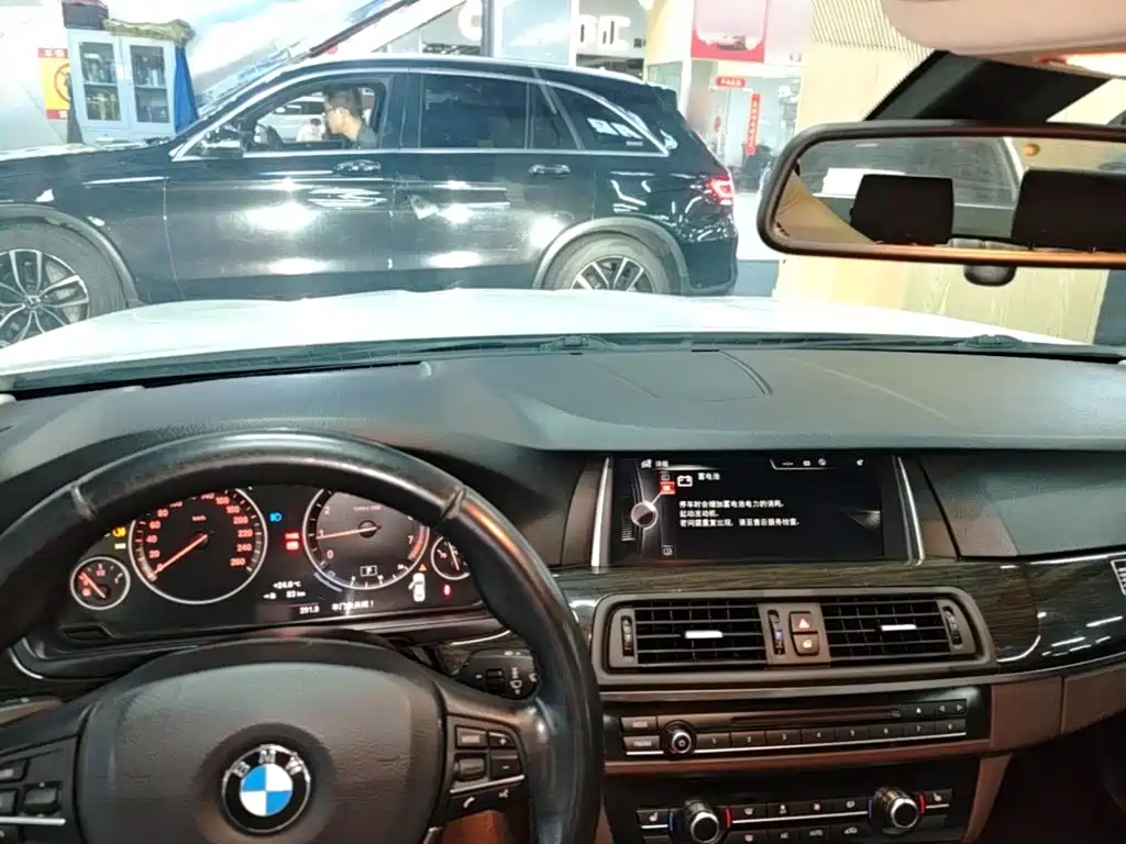 BMW 5 Series — миниатюра 10