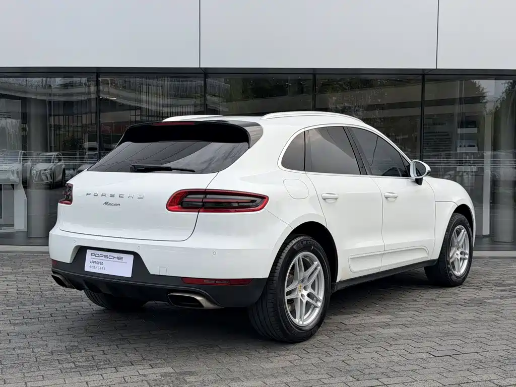 Porsche Macan — миниатюра 3