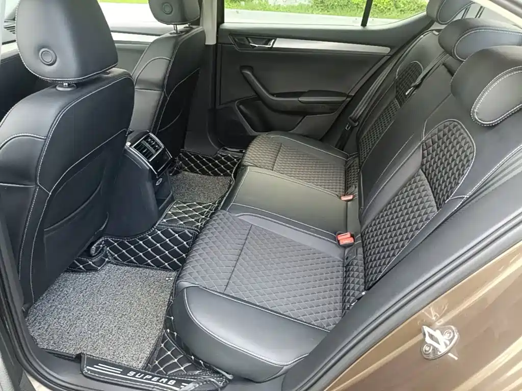 Skoda Superb — миниатюра 17