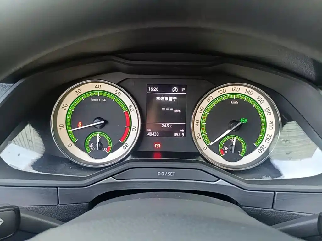 Skoda Superb — миниатюра 12