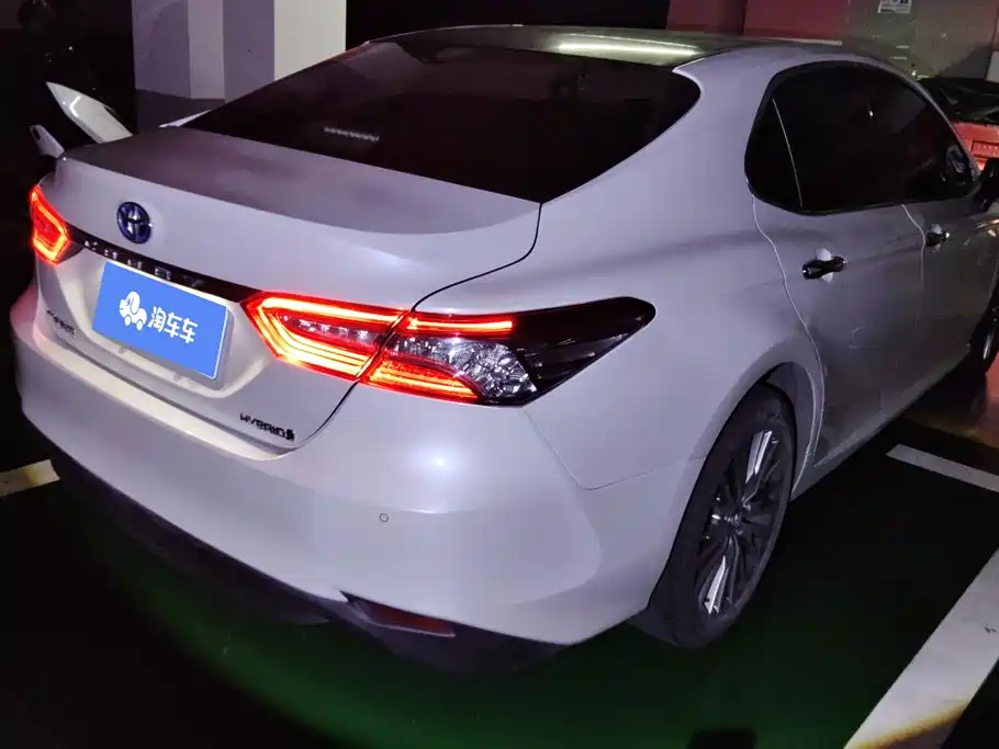 Toyota Camry — миниатюра 3