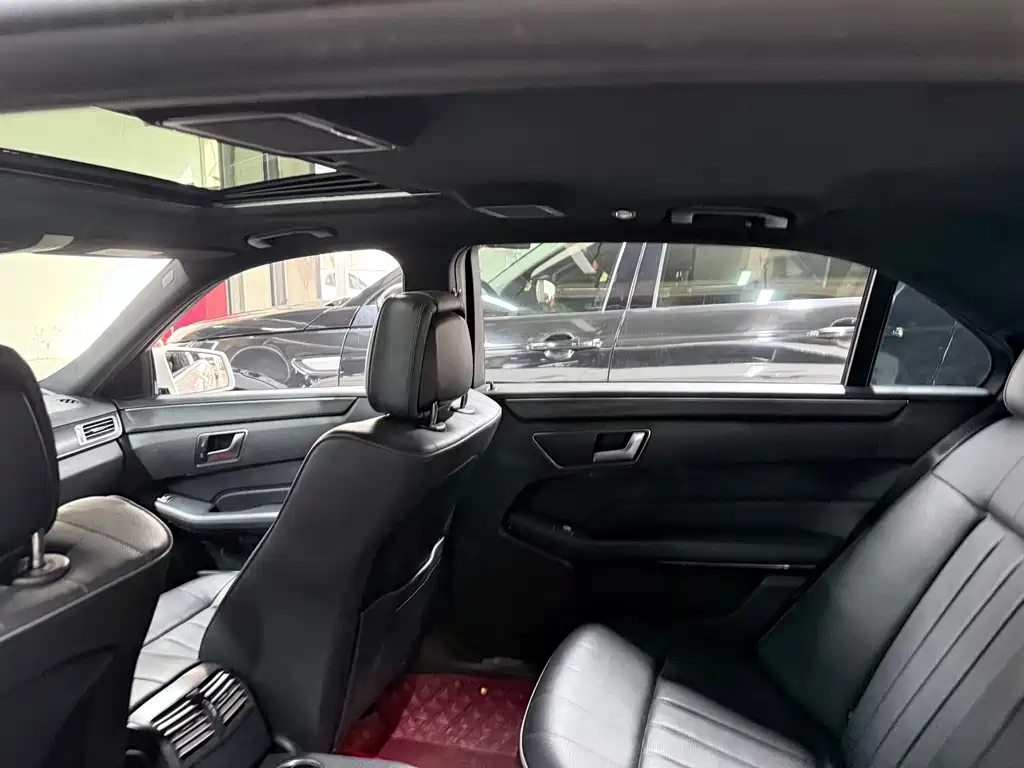 Mercedes-Benz E-Class — миниатюра 12