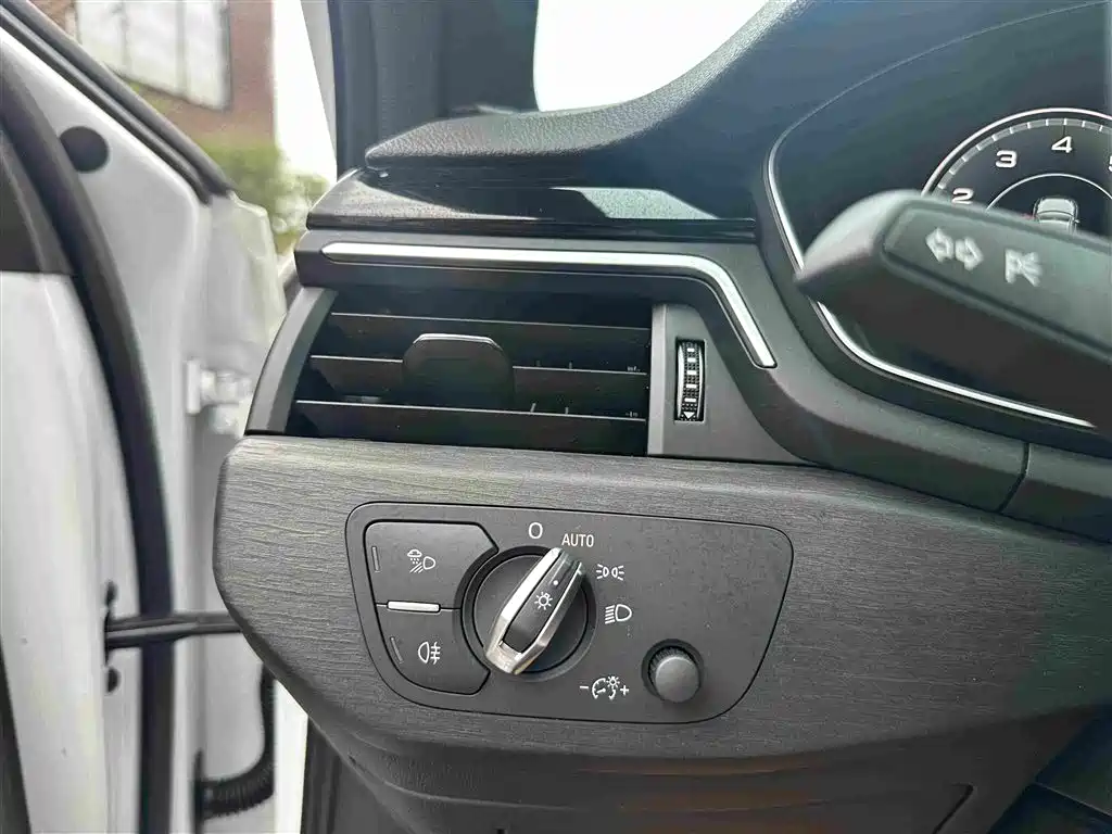 Audi A4L — миниатюра 16