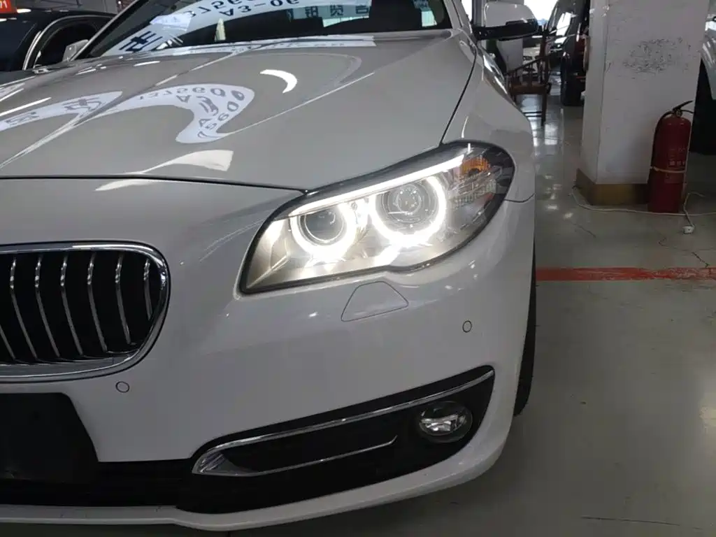 BMW 5 Series — миниатюра 24