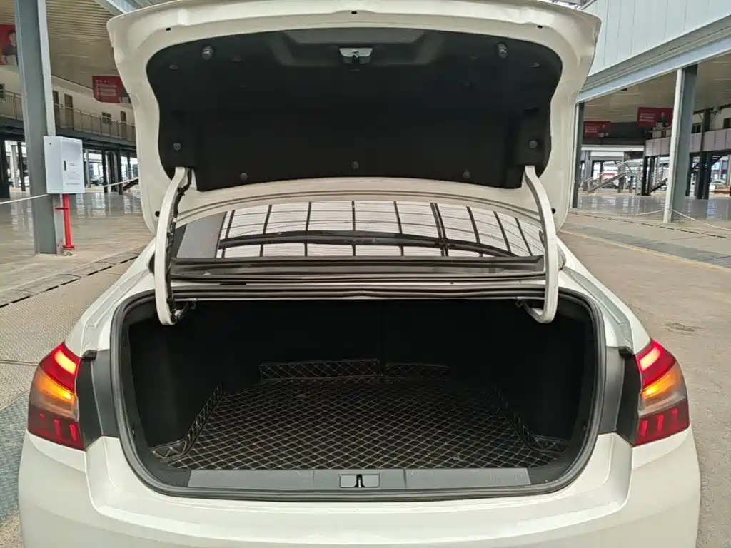 Peugeot 408 — миниатюра 19