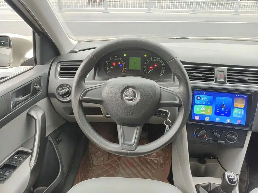 Skoda Rapid — миниатюра 11