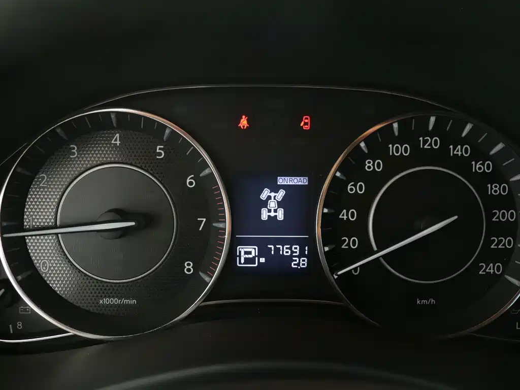Nissan Patrol — миниатюра 7