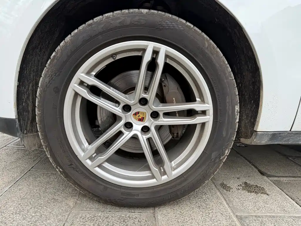 Porsche Macan — миниатюра 13
