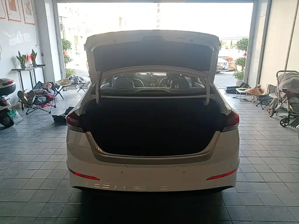 Hyundai Elantra — миниатюра 19