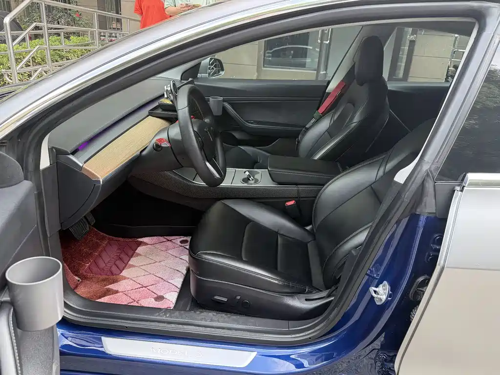 Tesla Model 3 — миниатюра 6
