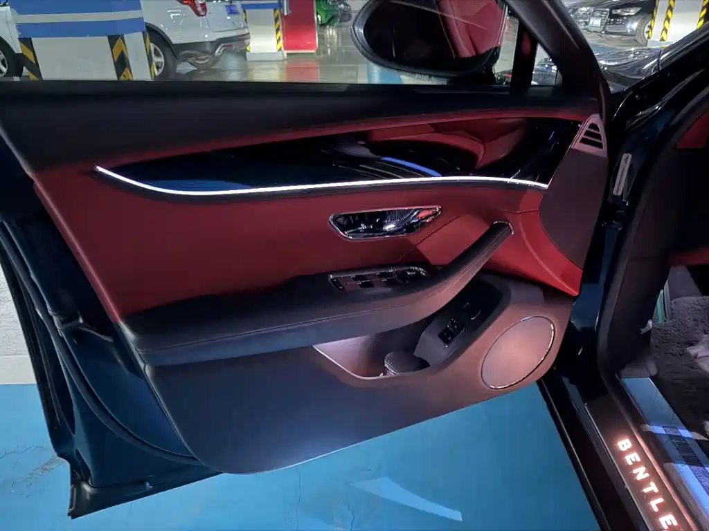 Bentley Flying Spur — миниатюра 8