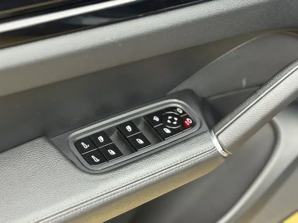 Porsche Cayenne — миниатюра 8