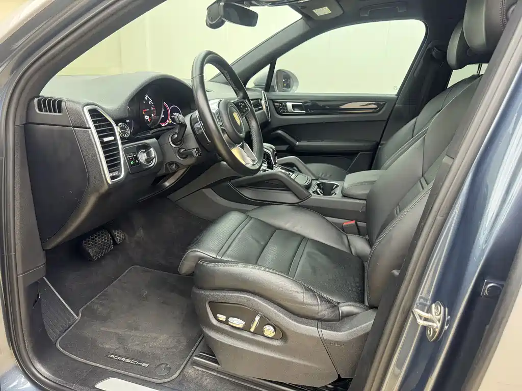 Porsche Cayenne — миниатюра 13