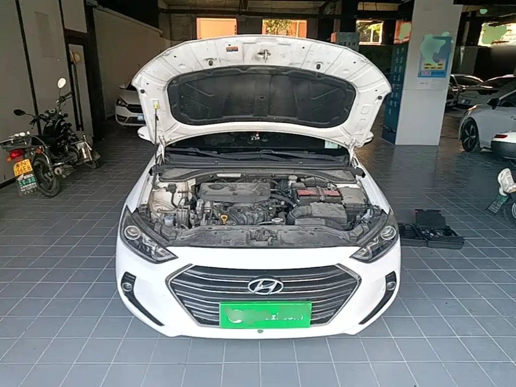 Hyundai Elantra — миниатюра 20