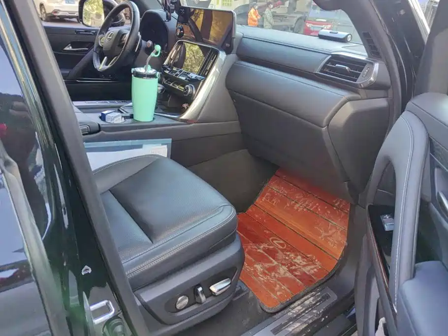 Lexus LX — миниатюра 8