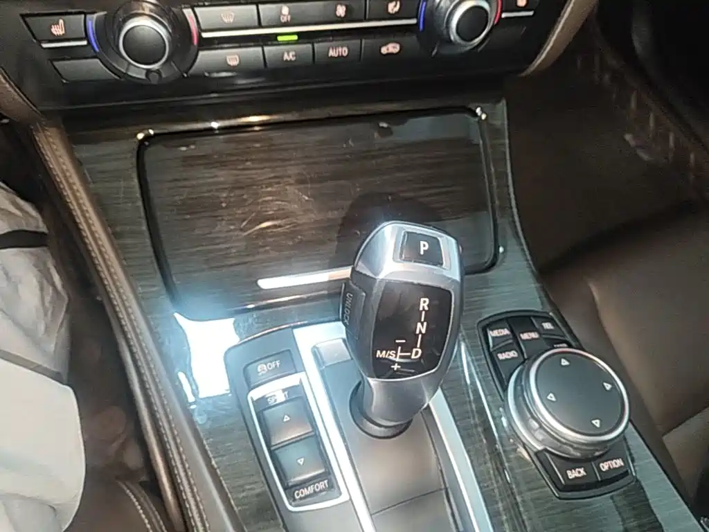 BMW 5 Series — миниатюра 14