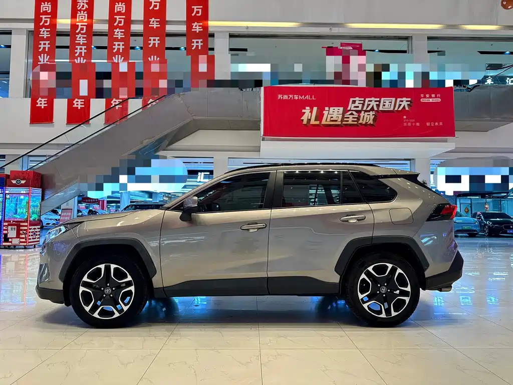 Toyota RAV4 — миниатюра 6