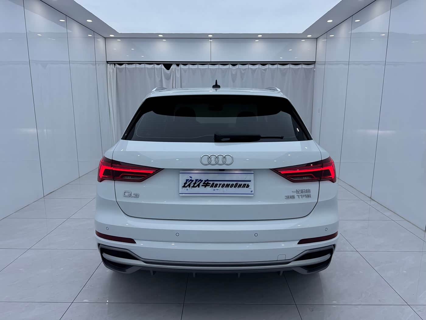 Audi Q3 1.4 л 2023 г. Белый, пробег 39000 км