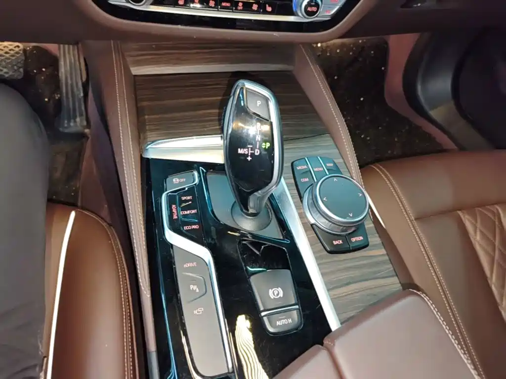 BMW 5 Series New Energy — миниатюра 14