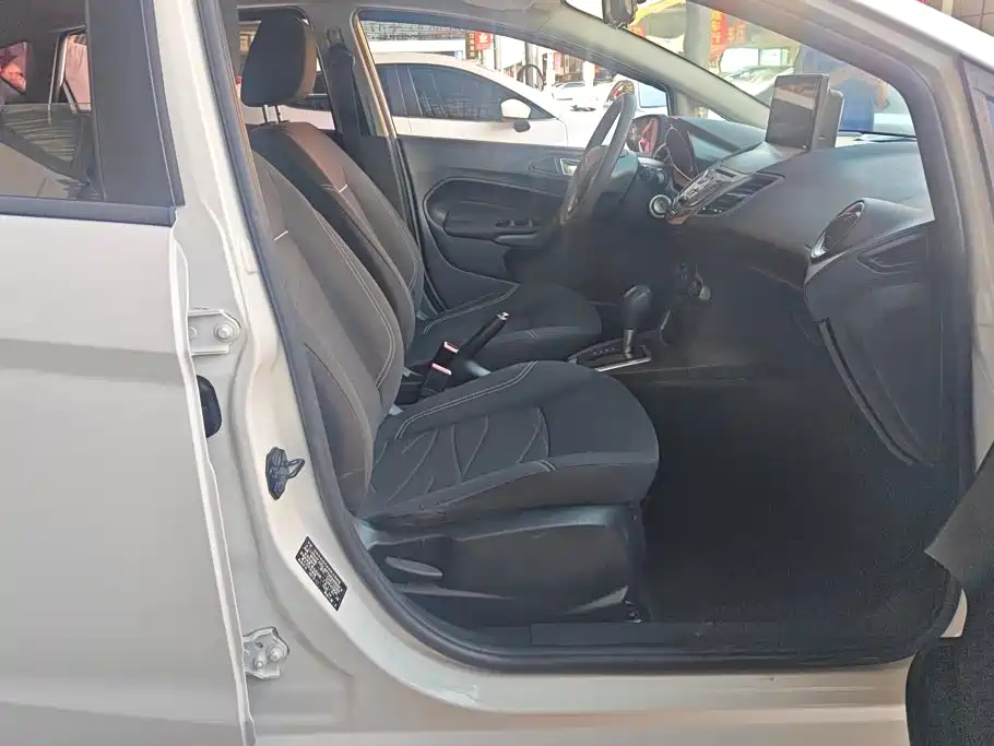 Ford Fiesta — миниатюра 8