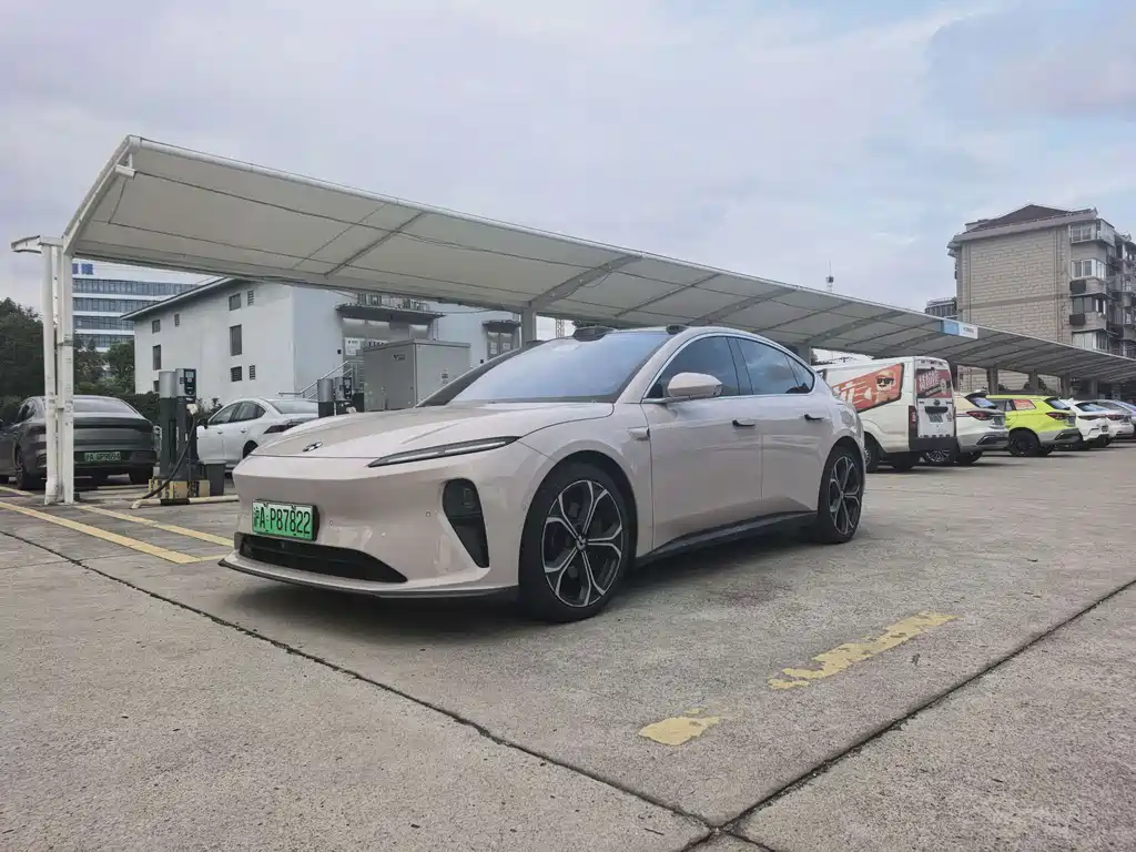 NIO ET5