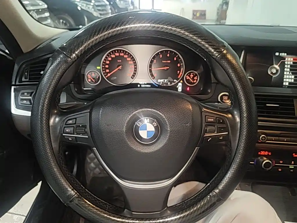 BMW 5 Series — миниатюра 11