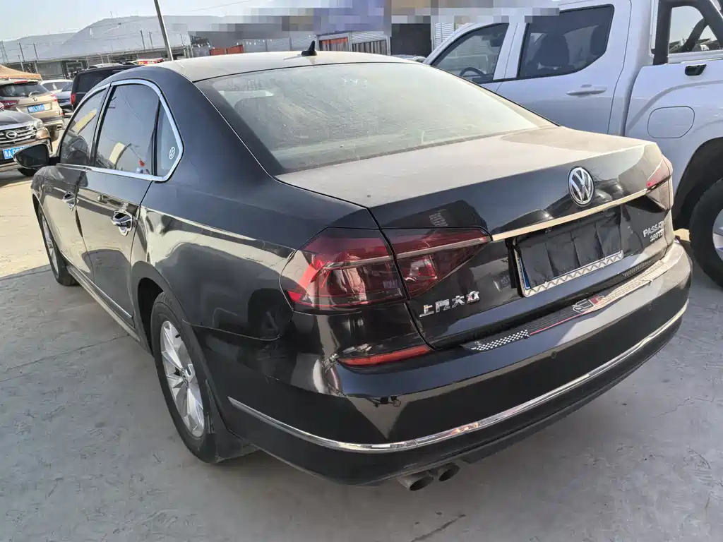 VOLKSWAGEN PASSAT