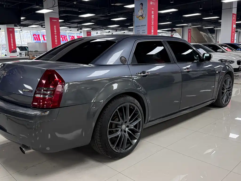 Chrysler 300C 2004 5.7 V8