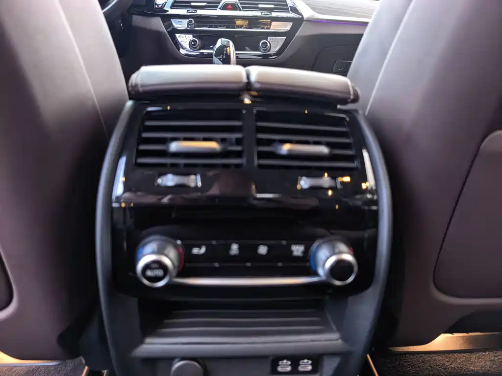 BMW 5 Series — миниатюра 13