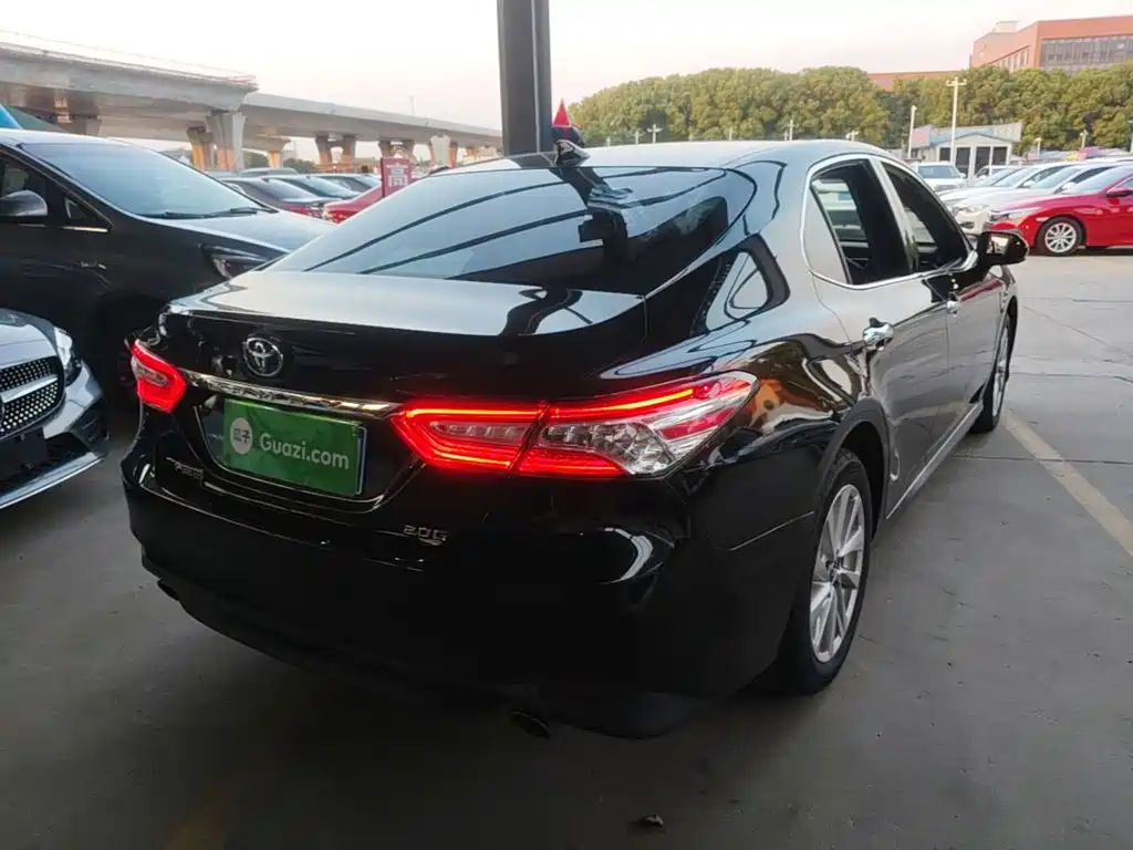 Toyota Camry — миниатюра 7